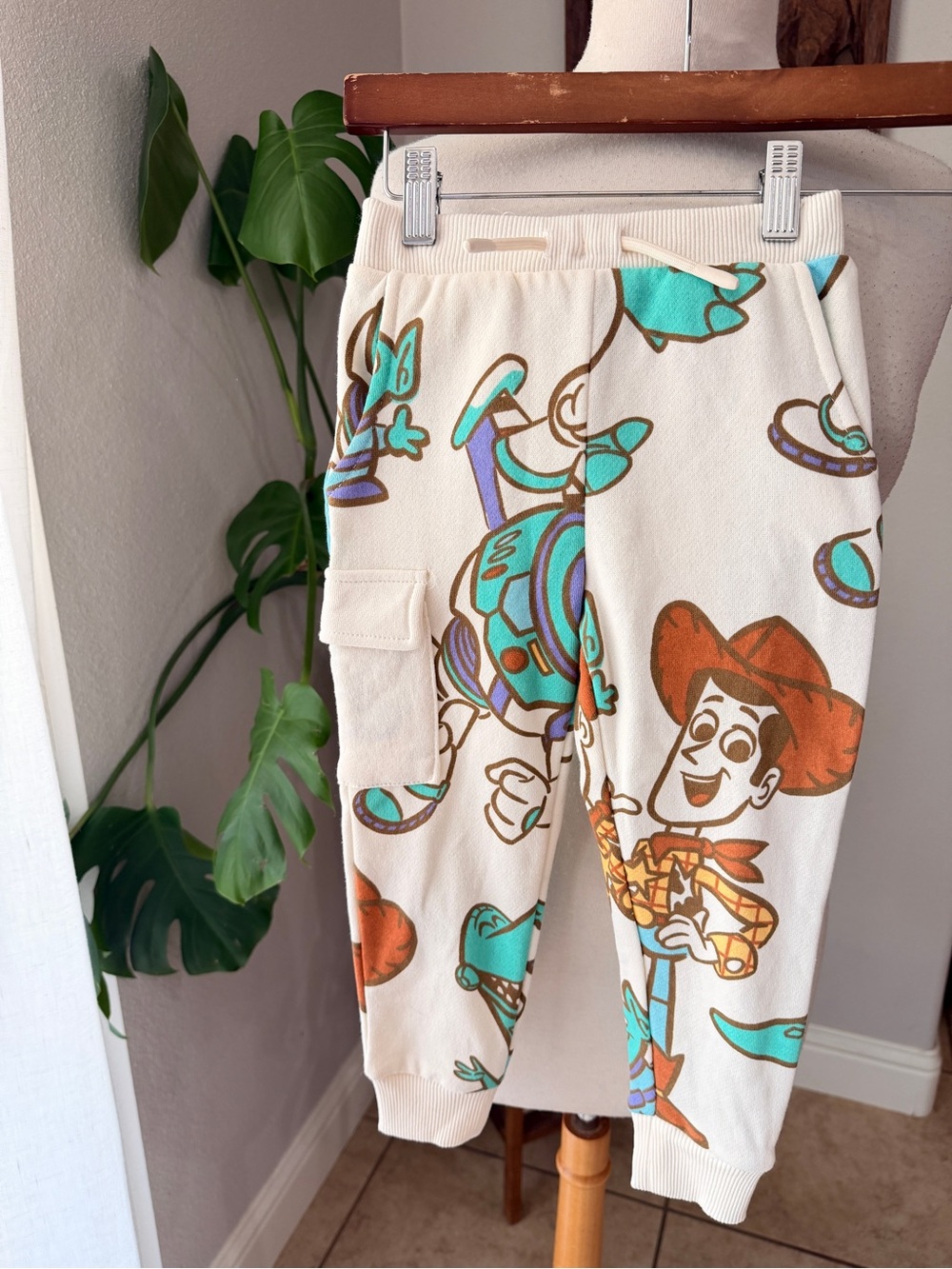 Disney Pixar Toy Story Woody Buzz Alien Cargo Joggers 3T Off White